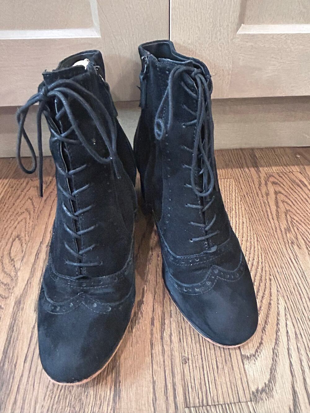 Tahari Black Suede Dark Academia Whimsigoth Victorian Ankle Boots Heeled Sz 9.5M